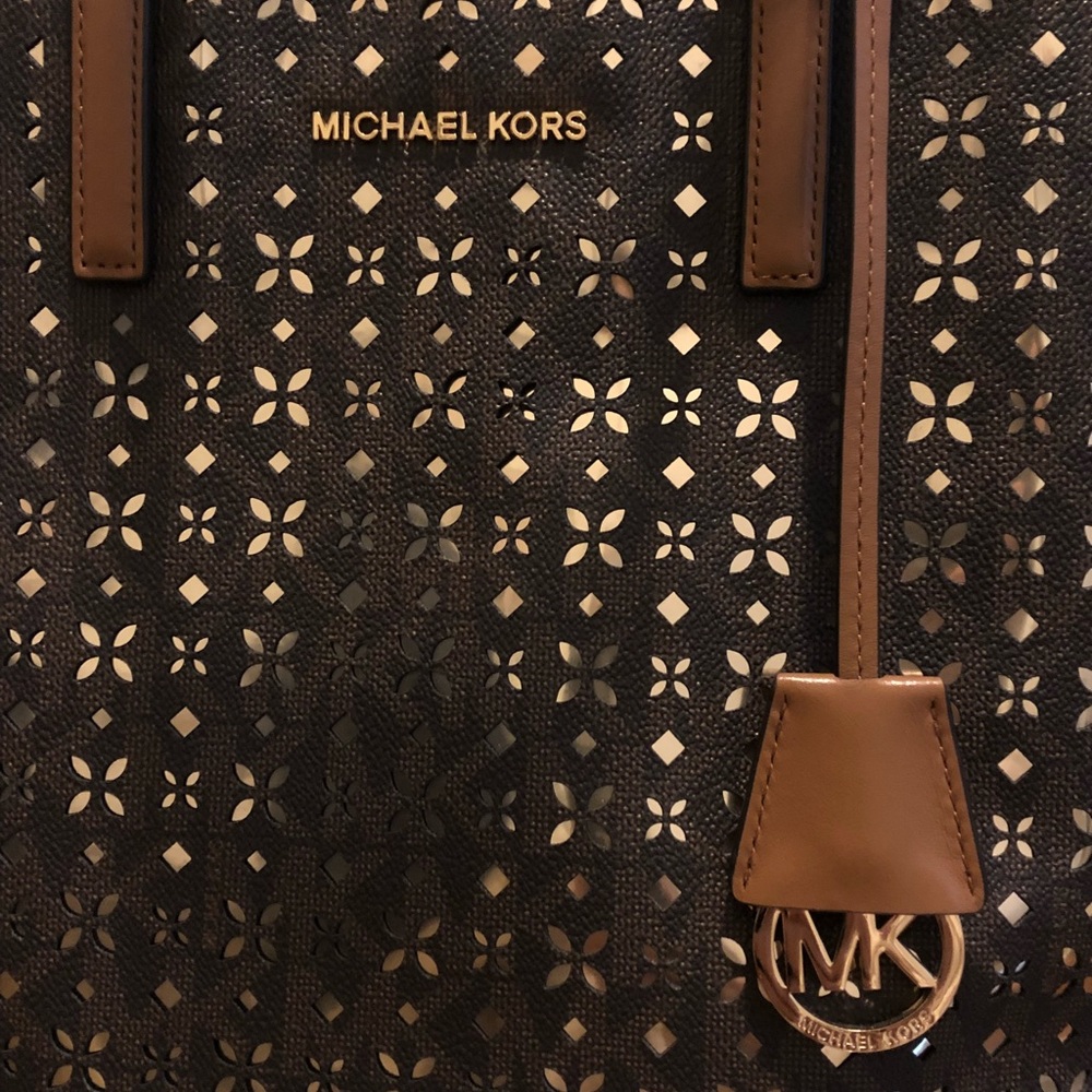 Gorgeous Michael Kors purse with dust bag